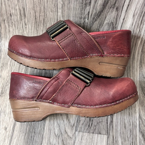 Sanita Closed Back Clogs Size 37
Burgundy Red Leather US 6
Comfort Slip On - Picture 10 of 14